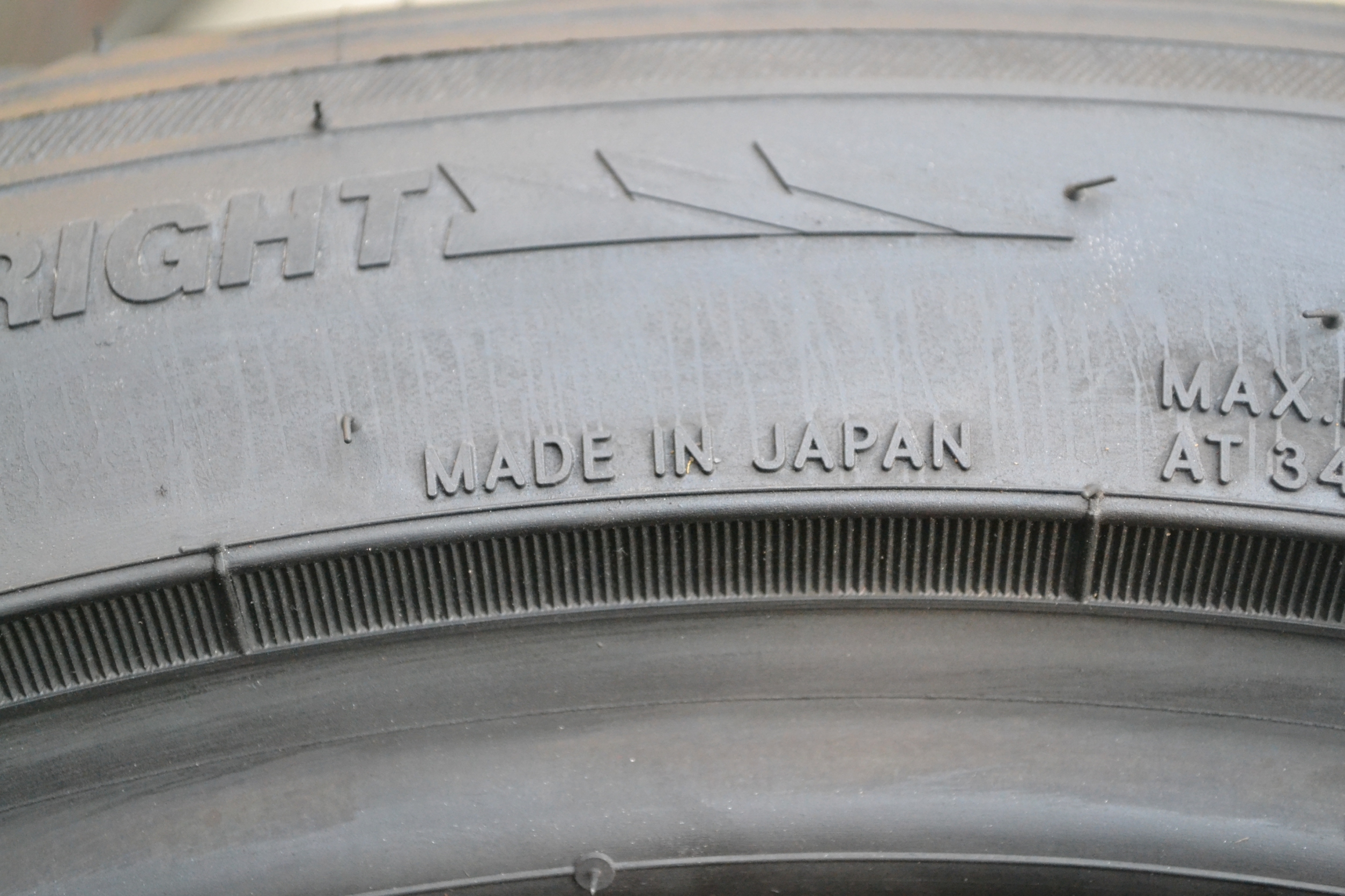 NITTO NT05 235/40-18 เส้น 3500 บาท ปกติ เส้น 8500 บาท