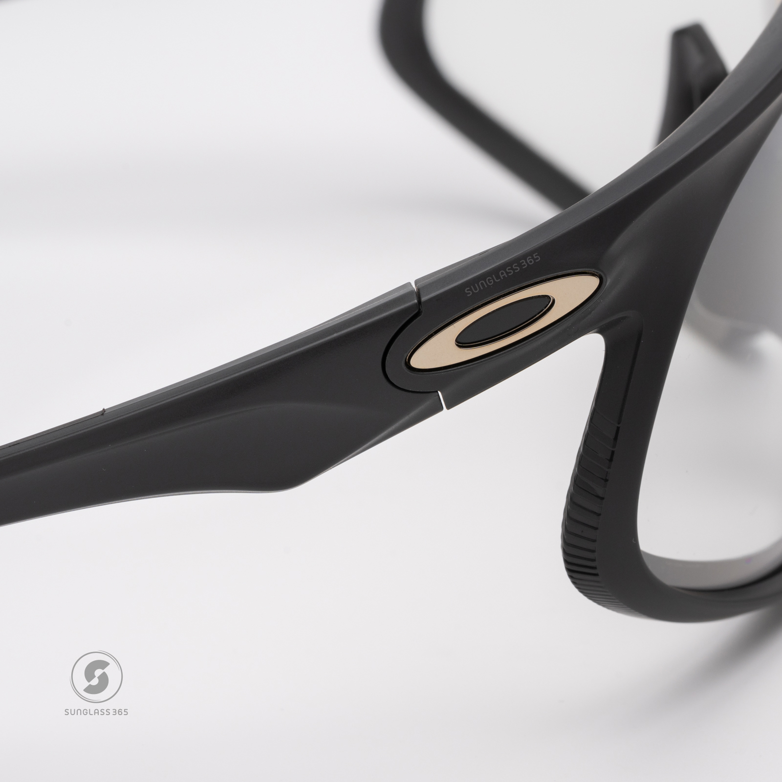 Oakley RSLV OO9484D-06 Matte Carbon Clear Iridium Photochromic