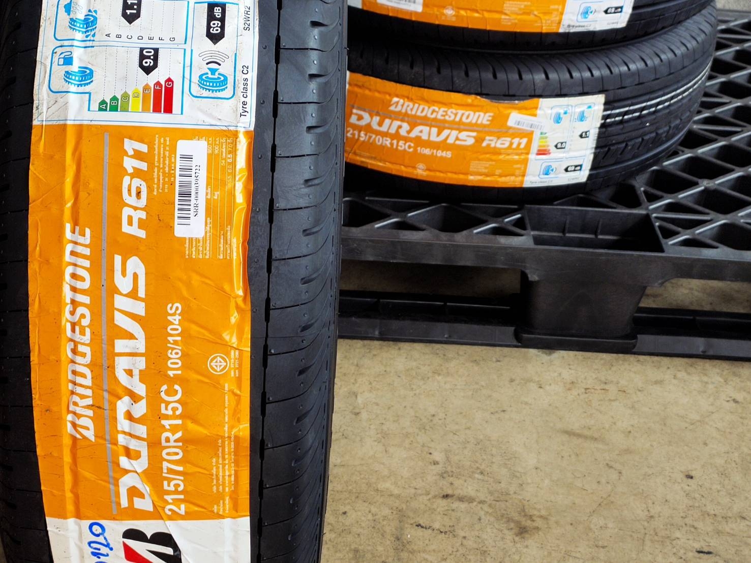 BRIDGESTONE DURAVIS R611 215/70R15C
