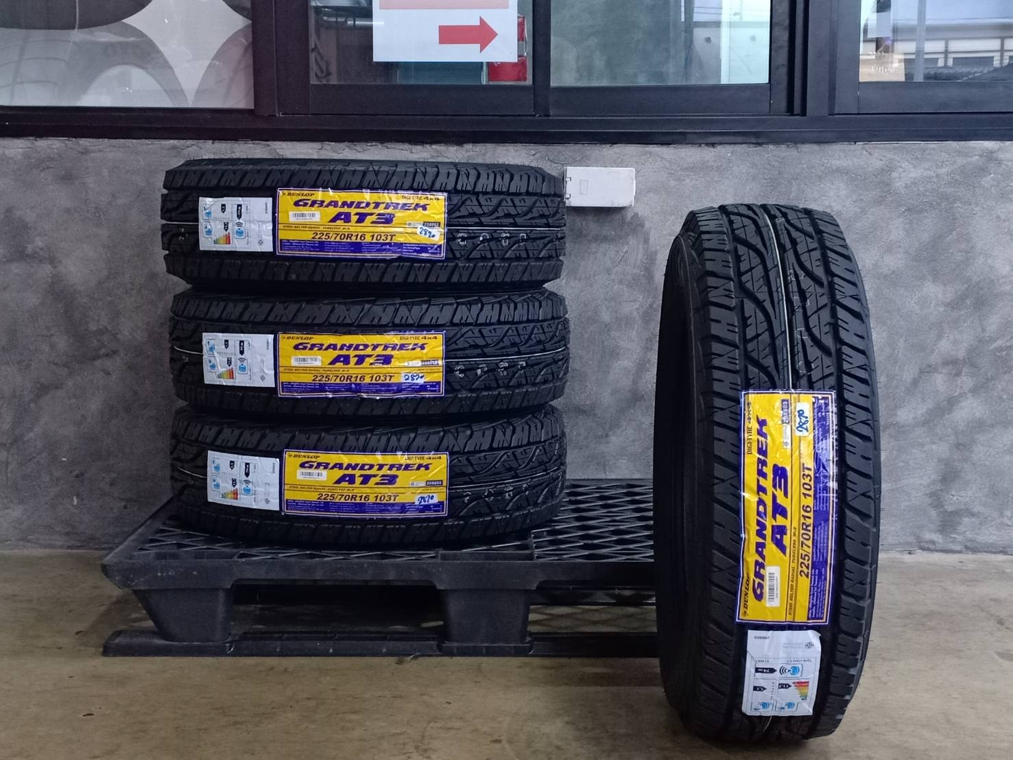 DUNLOP GRANDTREK AT3 225/70R16 ปี20 ตัวหนังสือขาว