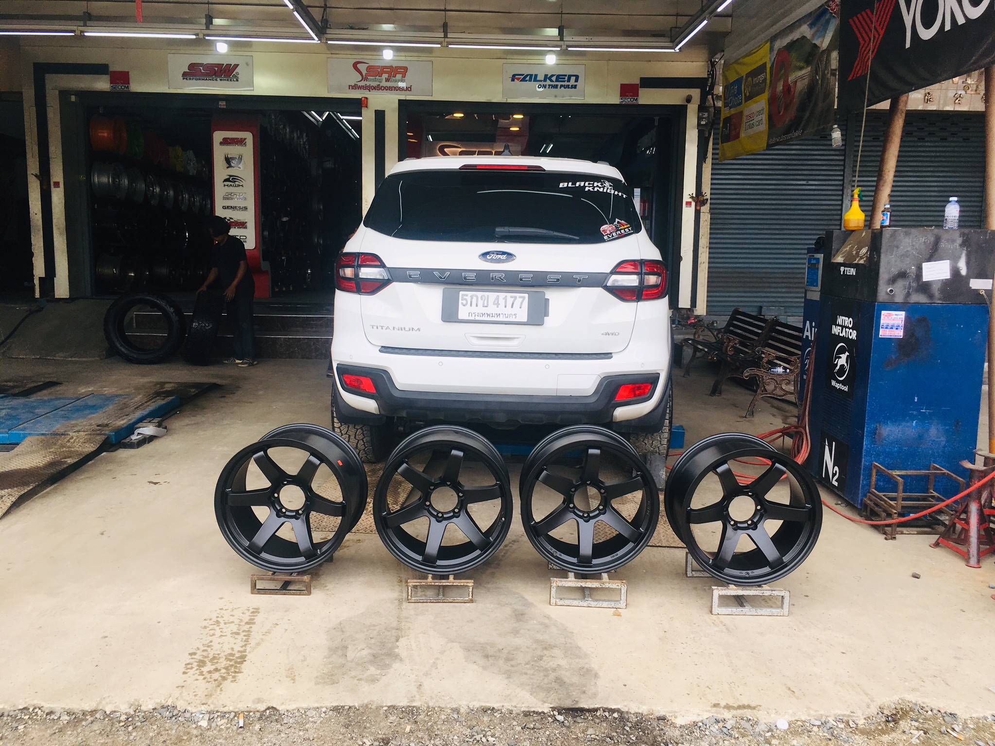 TE37ขอบ20 ใส่ FORD EVERST