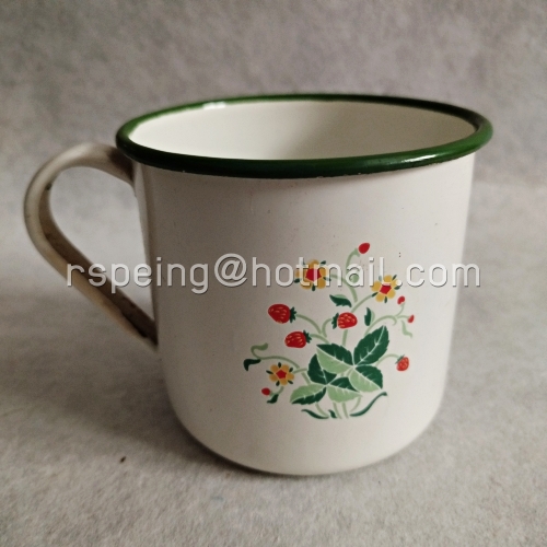 แก้วน้ำเคลือบวินเทจ (Enamel Mug) ลายสตรอว์เบอร์รี่และดอกไม้