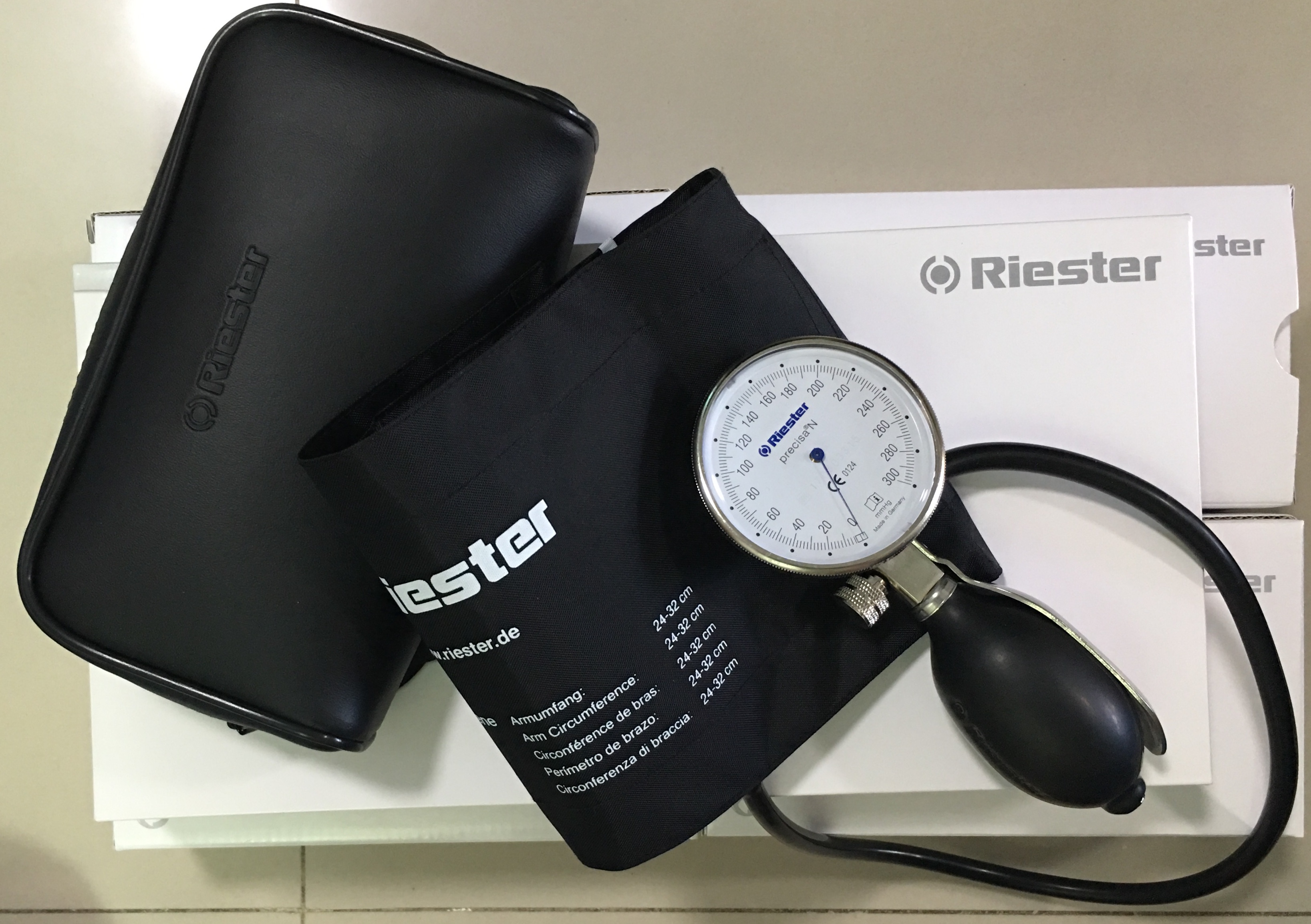 เครื่องวัดความดันมือบีบแบบเข็ม ยี่ห้อ Riester