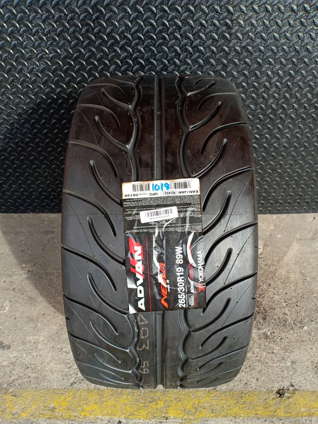 YOKOHAMA AD08R 265/30-19 ยางปี18 ราคาถูก