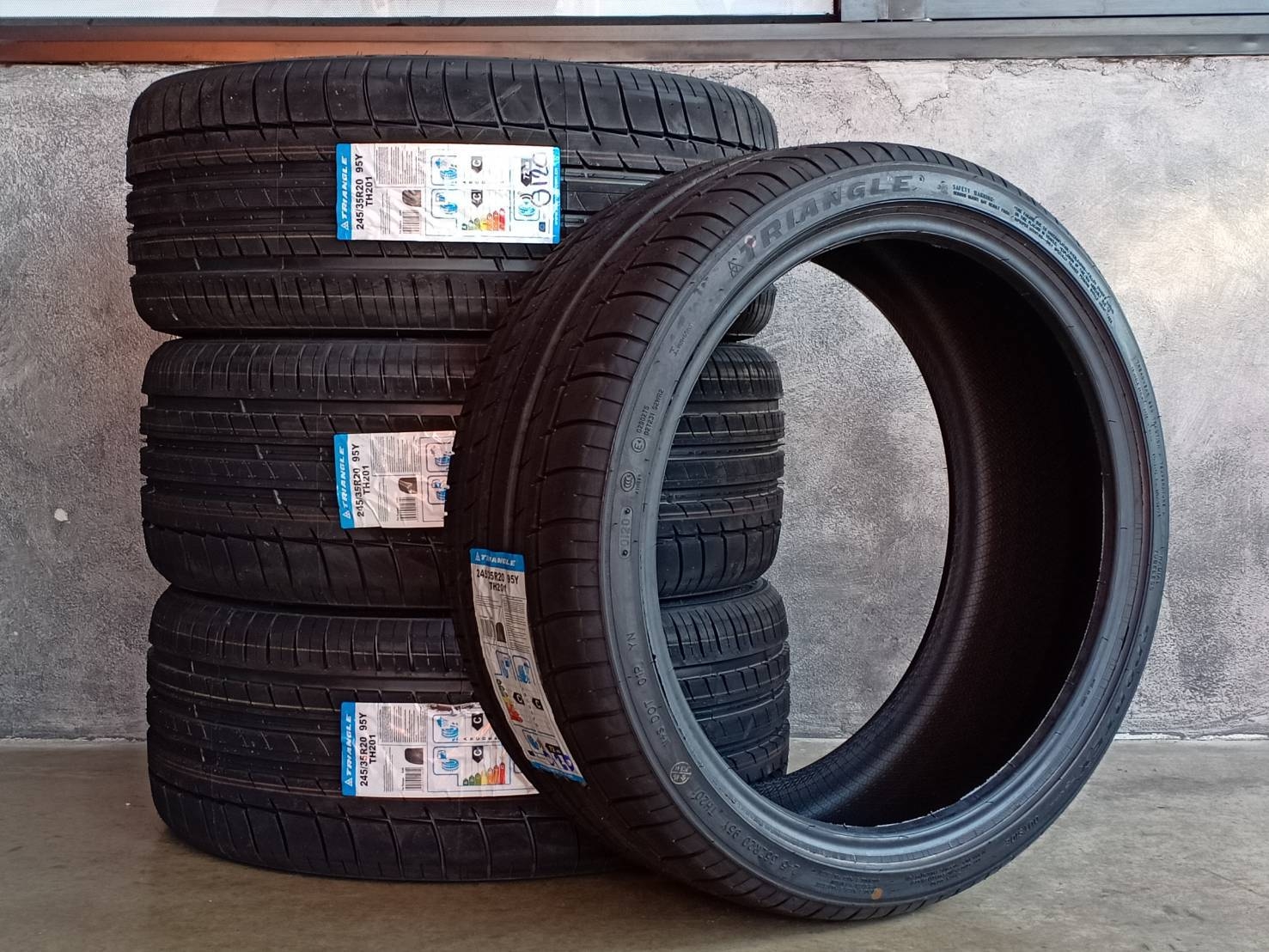 TRIANGLE 245/35R20 TH201 95Y MADE IN CHINA