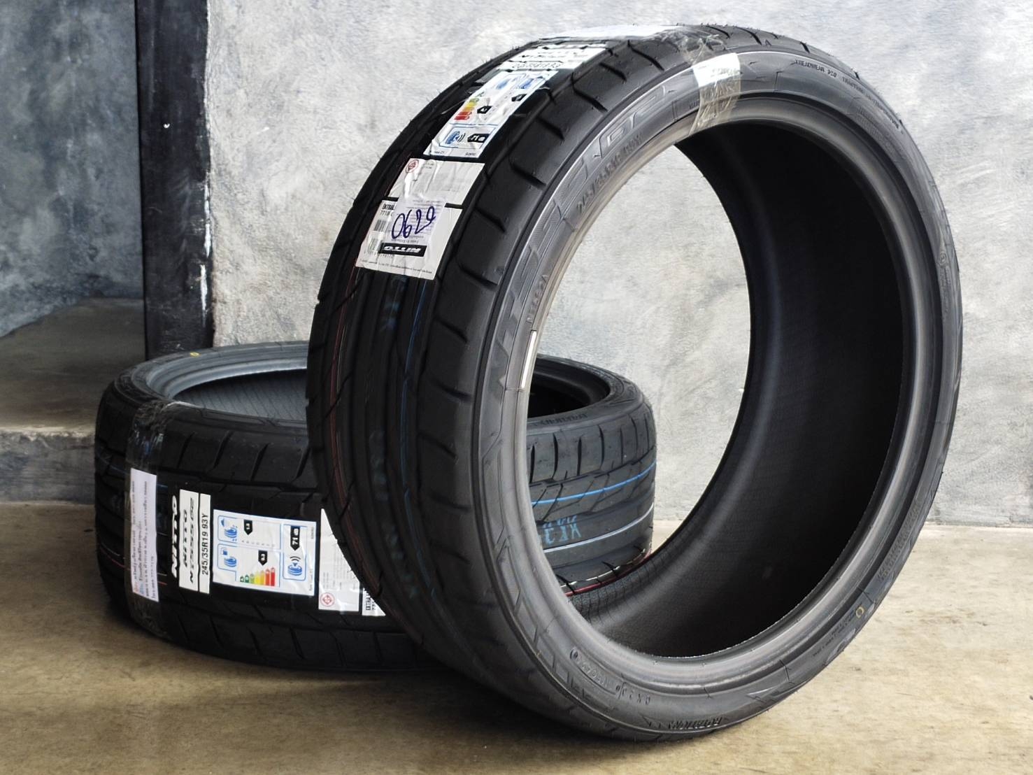 NITTO 245/35R19 93Y NT555G2 JAPAN