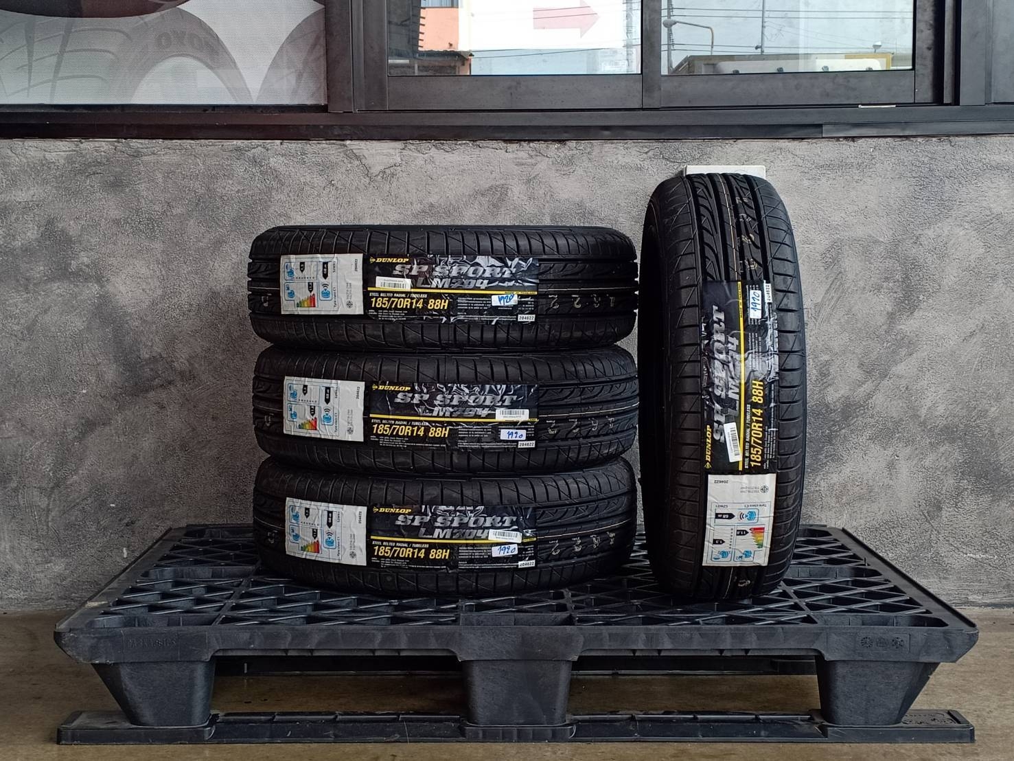 DUNLOP 185/70R14 SP SPORT LM704