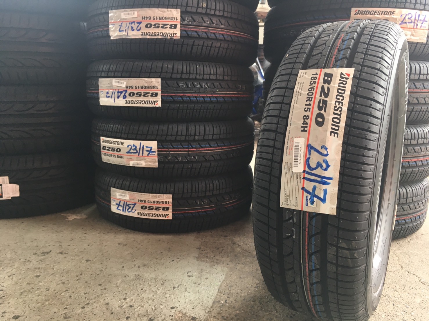 ยางใหม่ค้างปี BRIDGESTONE B250 185/60-15 เส้น 1750 ปกติ 3250