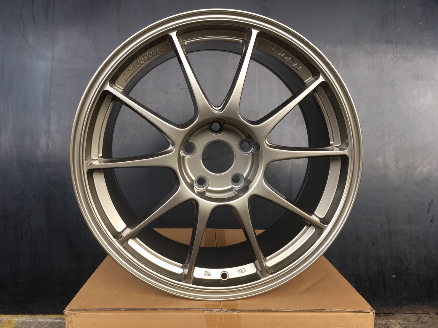 TC105N ขอบ18x8.5 5/114.3 สีแท้