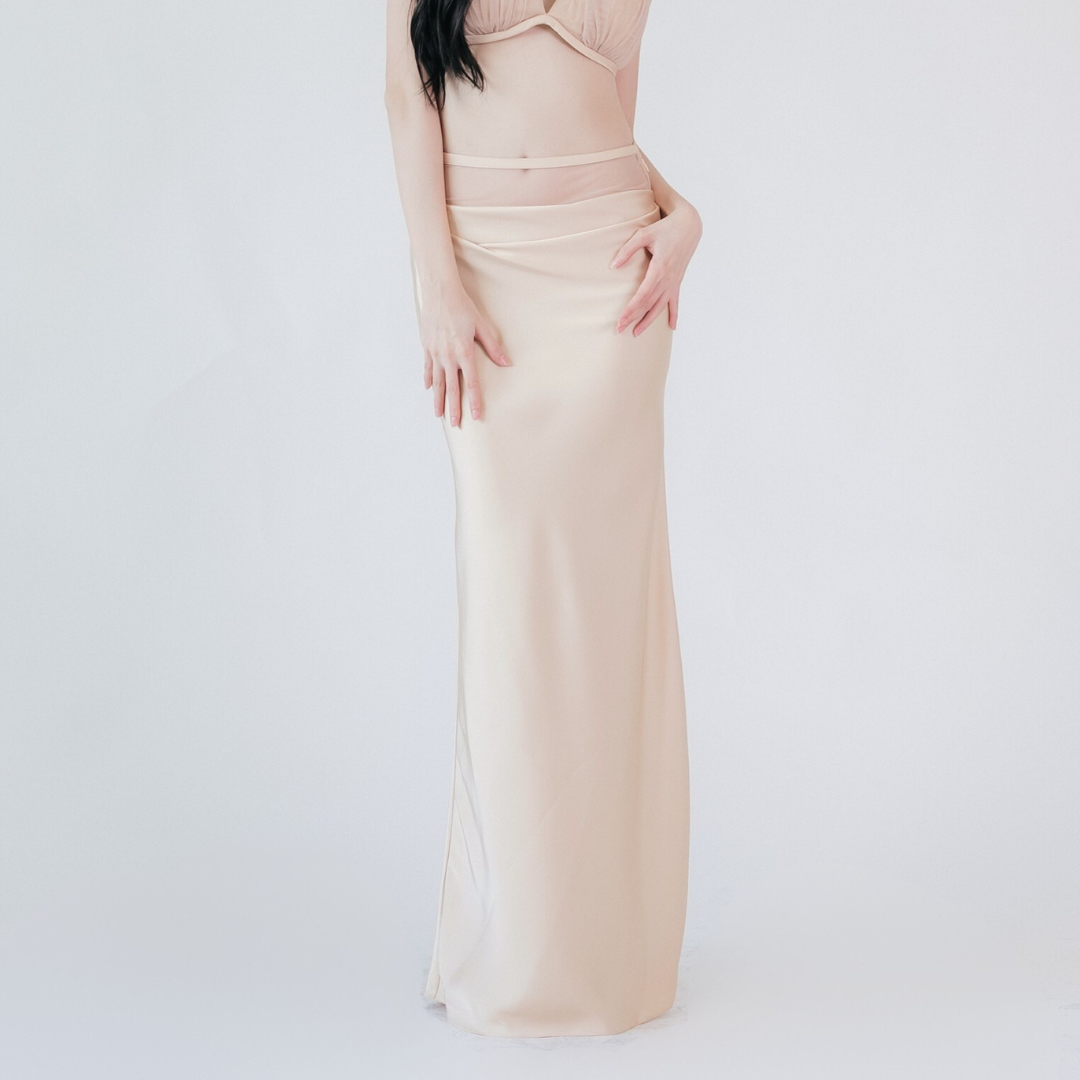 Lism MS-024 The Illume Curve Skirt กระโปรงยาวซาติน