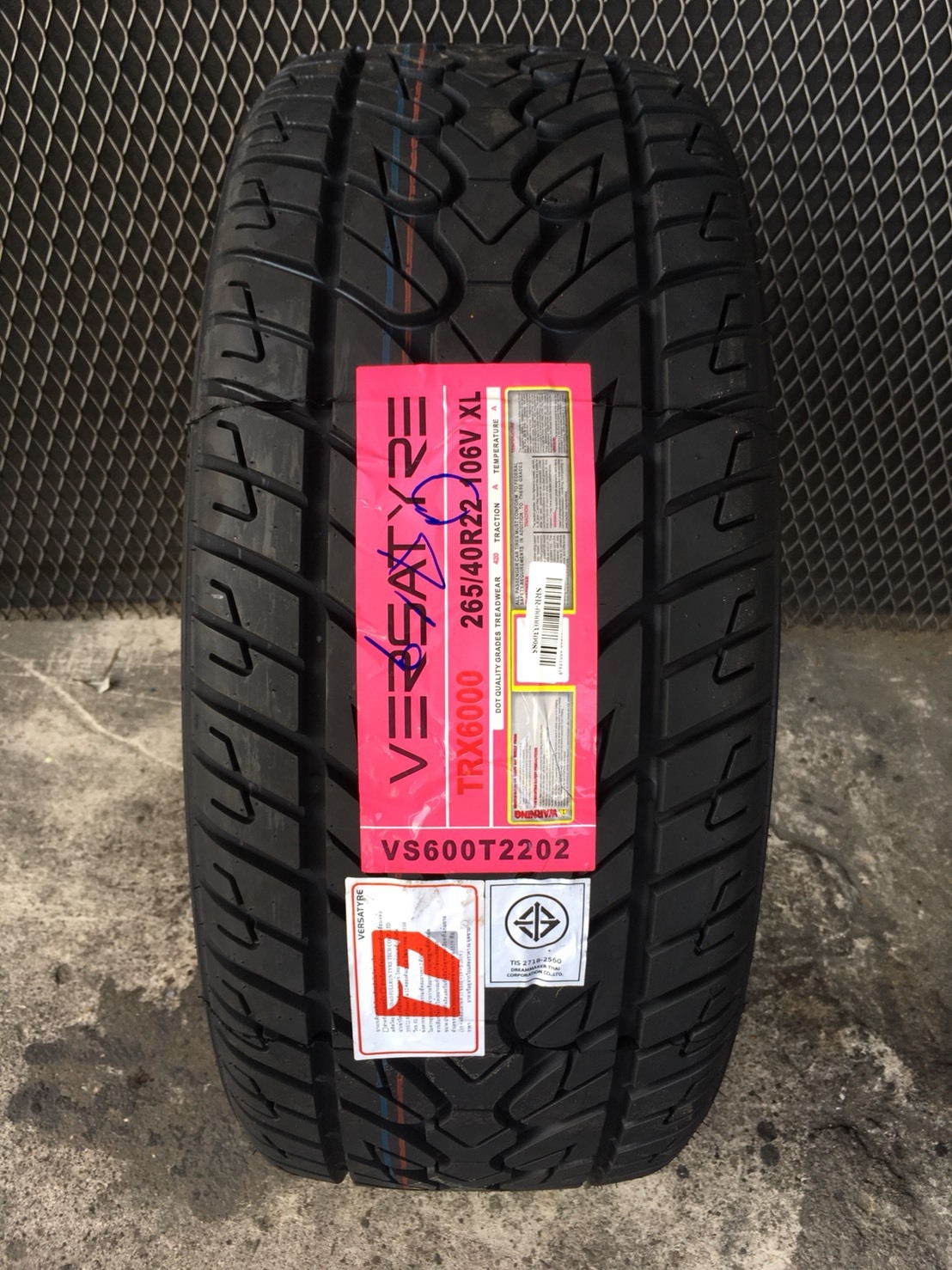 ยางใหม่ปี19 VERSATYRE 265/40-22 ราคาถูก