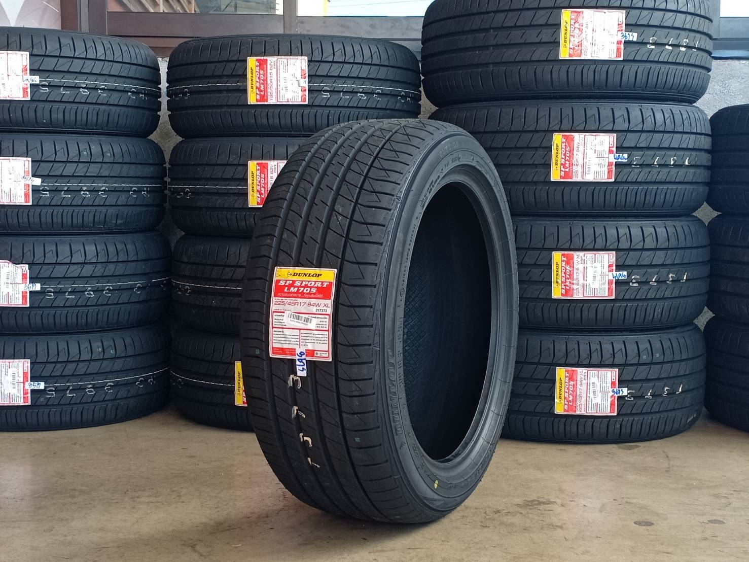 DUNLOP LM705 225/45-17 ปี19 มาใหม่