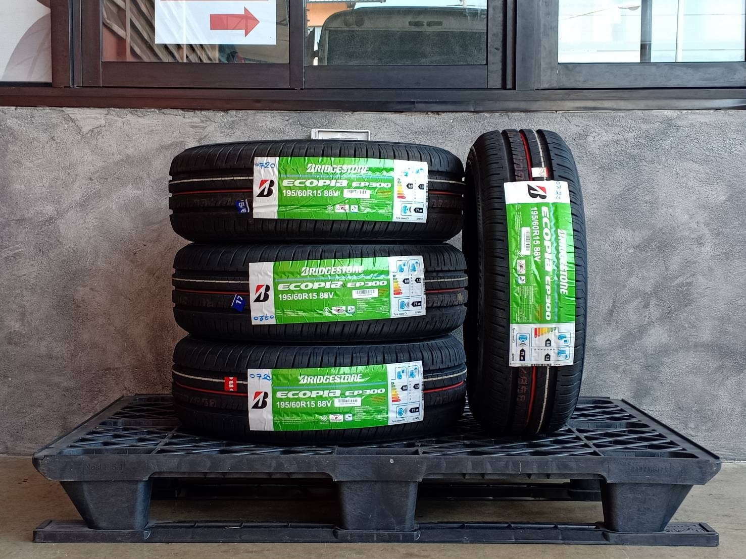 BRIDGESTONE 195/60R15 ECOPIA EP300 88V MADE IN THAILAND