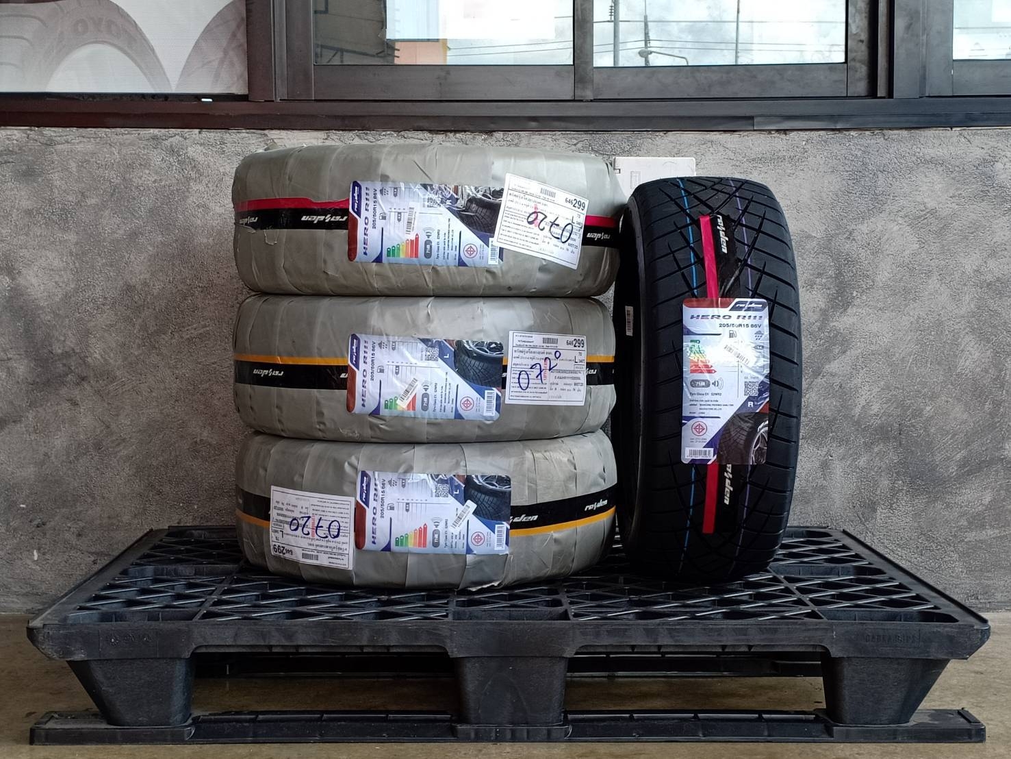 RAIDEN 205/50R15 HERO R111