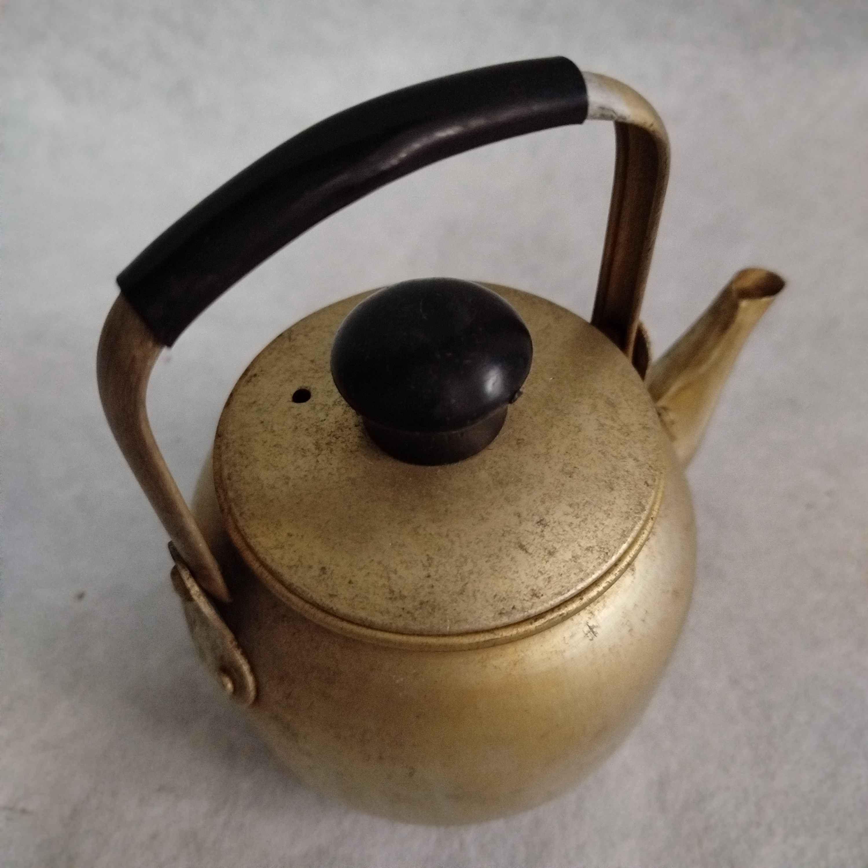 กาน้ำอลูมิเนียมสีทองสไตล์วินเทจ/ย้อนยุคขนาดเล็ก