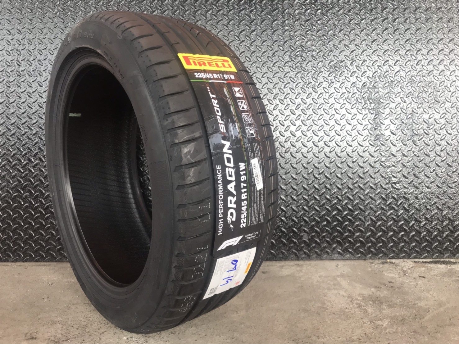 PIRELLI DRAGON SPORT 225/45R17 ราคาส่ง