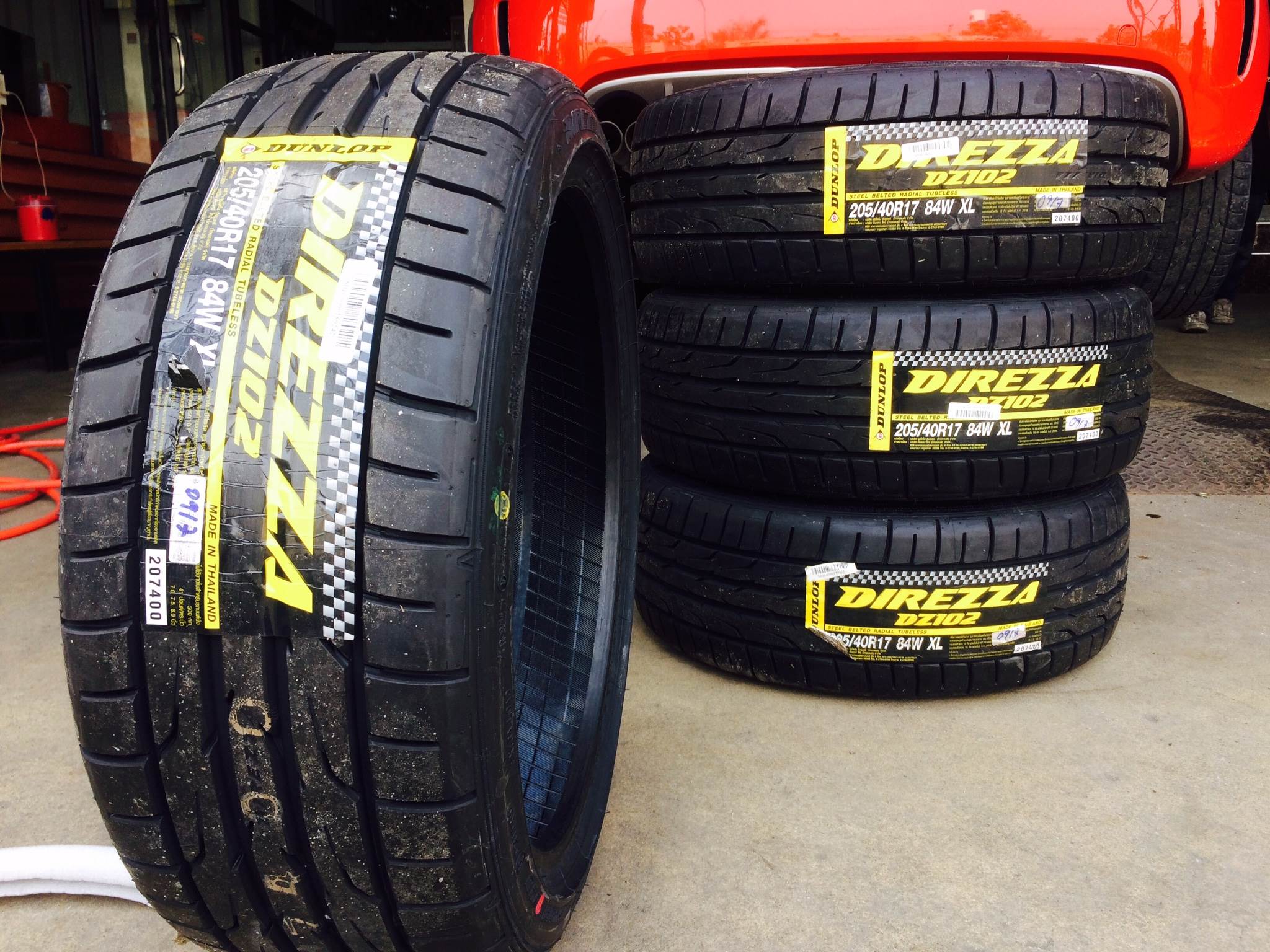 ยางใหม่ DUNLOP DZ102 205/40-17 เส้น 3250 ปกติ 4000 บาท