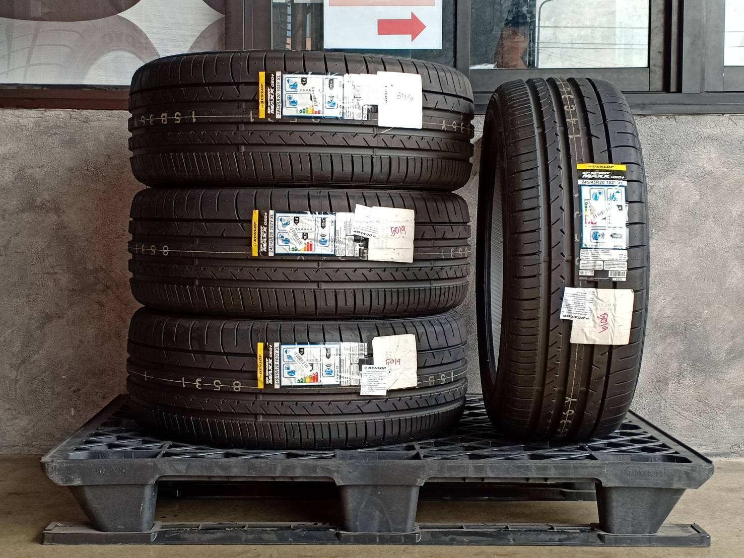 DUNLOP SP SPORT MAXX050 PLUS 245/45R20 103Y XL JAPAN