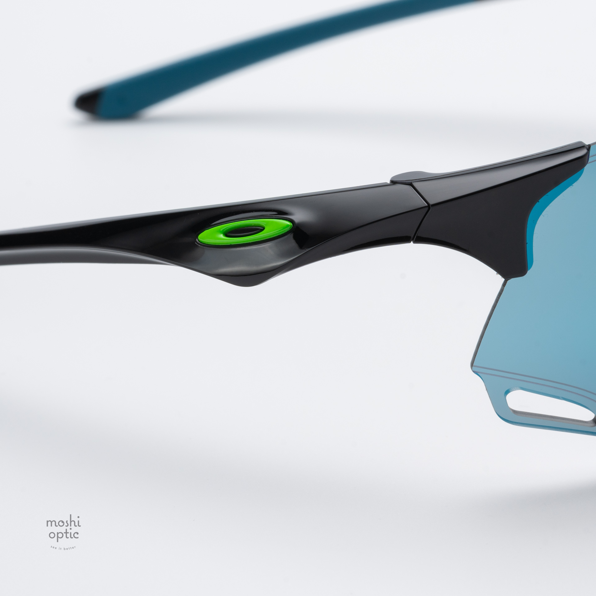 Oakley OO9513D-02 Cybr Dyno Polished Black Prizm Sapphire