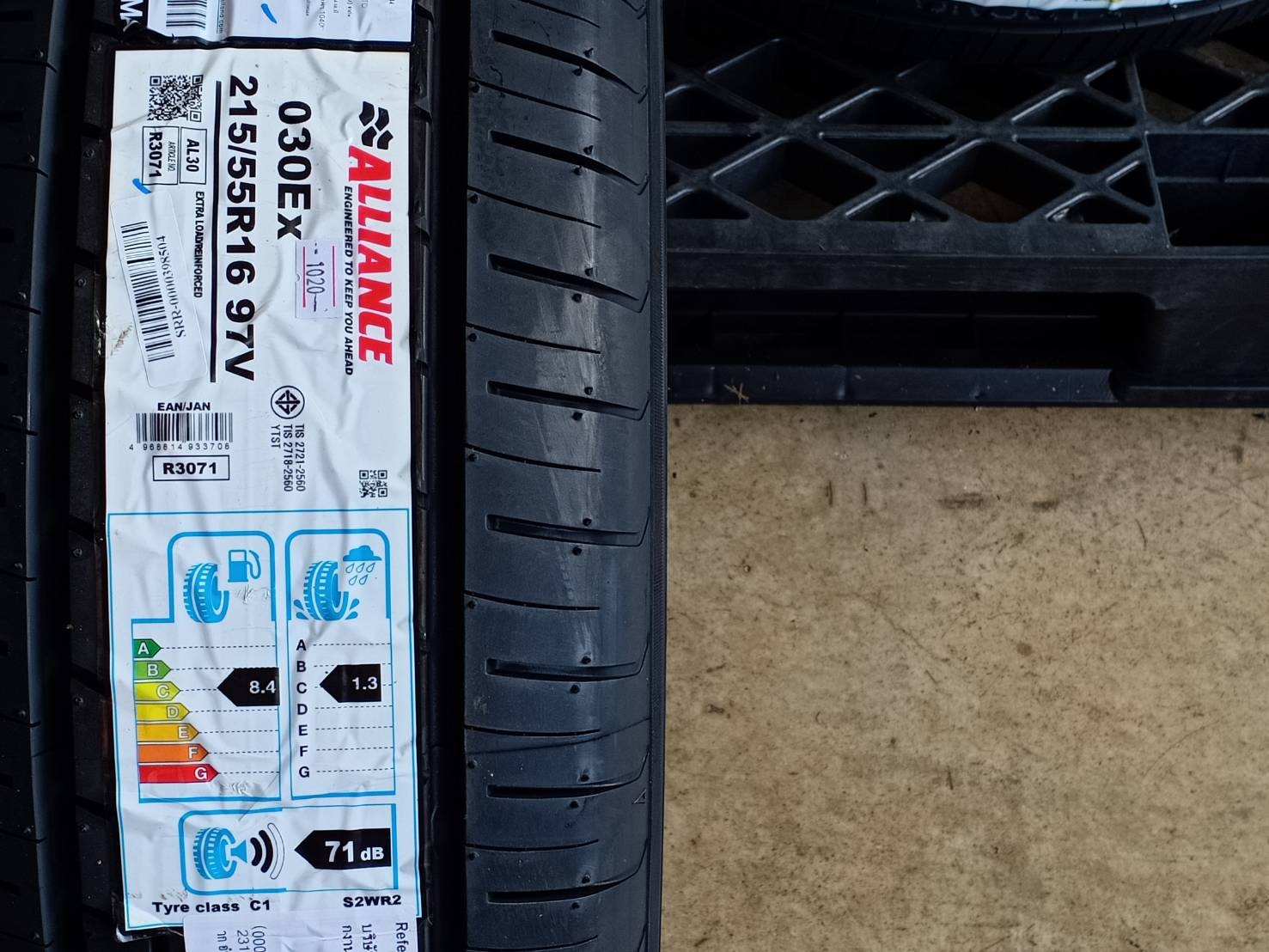 YOKOHAMA 215/55R16 ALLIANCE 030EX 97V MADE IN JAPAN