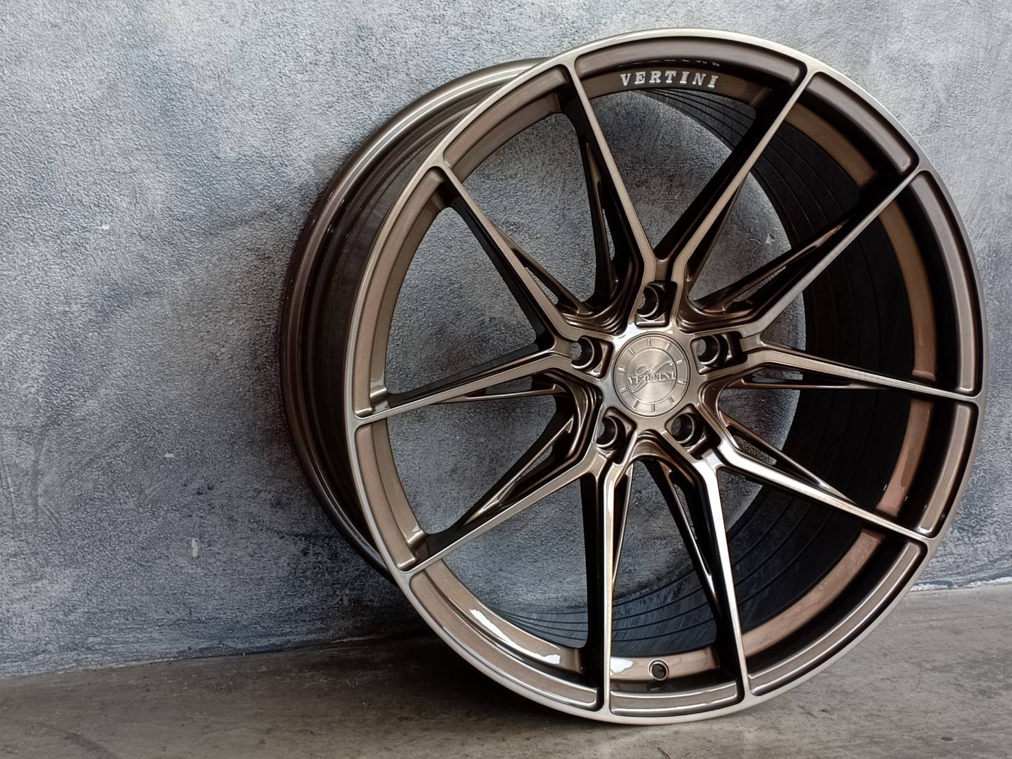 ล้อแท้ VERTINI RFS1.8 ขอบ20