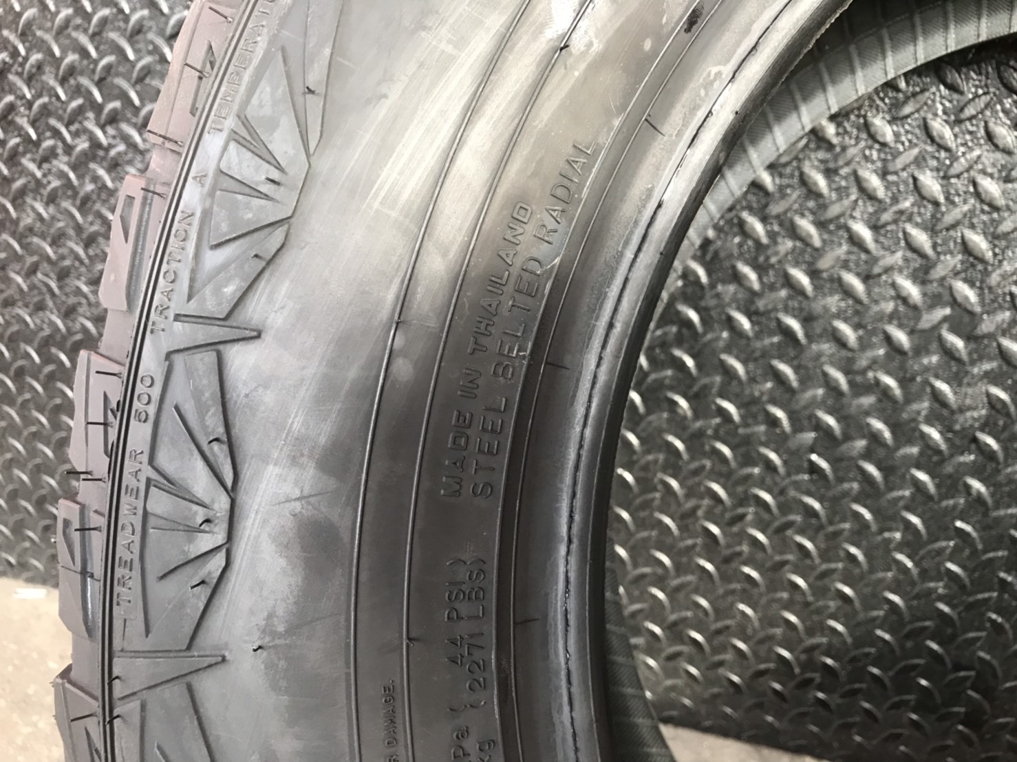 ยางใหม่ FALKEN WILDPEAK AT01 265/60R18 ปี19 สายลุย ราคาถูก