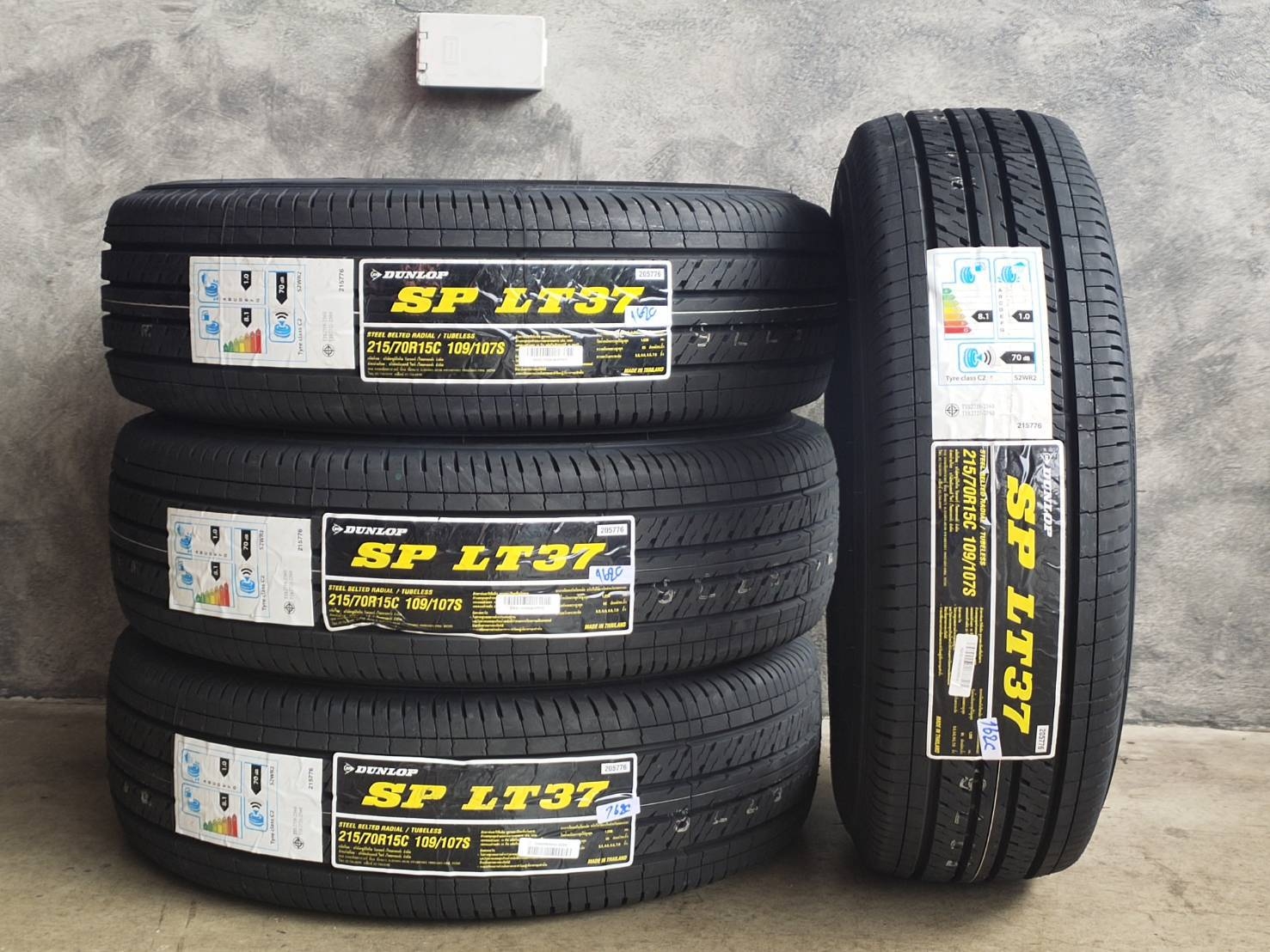 DUNLOP SP LT37 215/70R15C 109/107S Y:1620 THAILAND