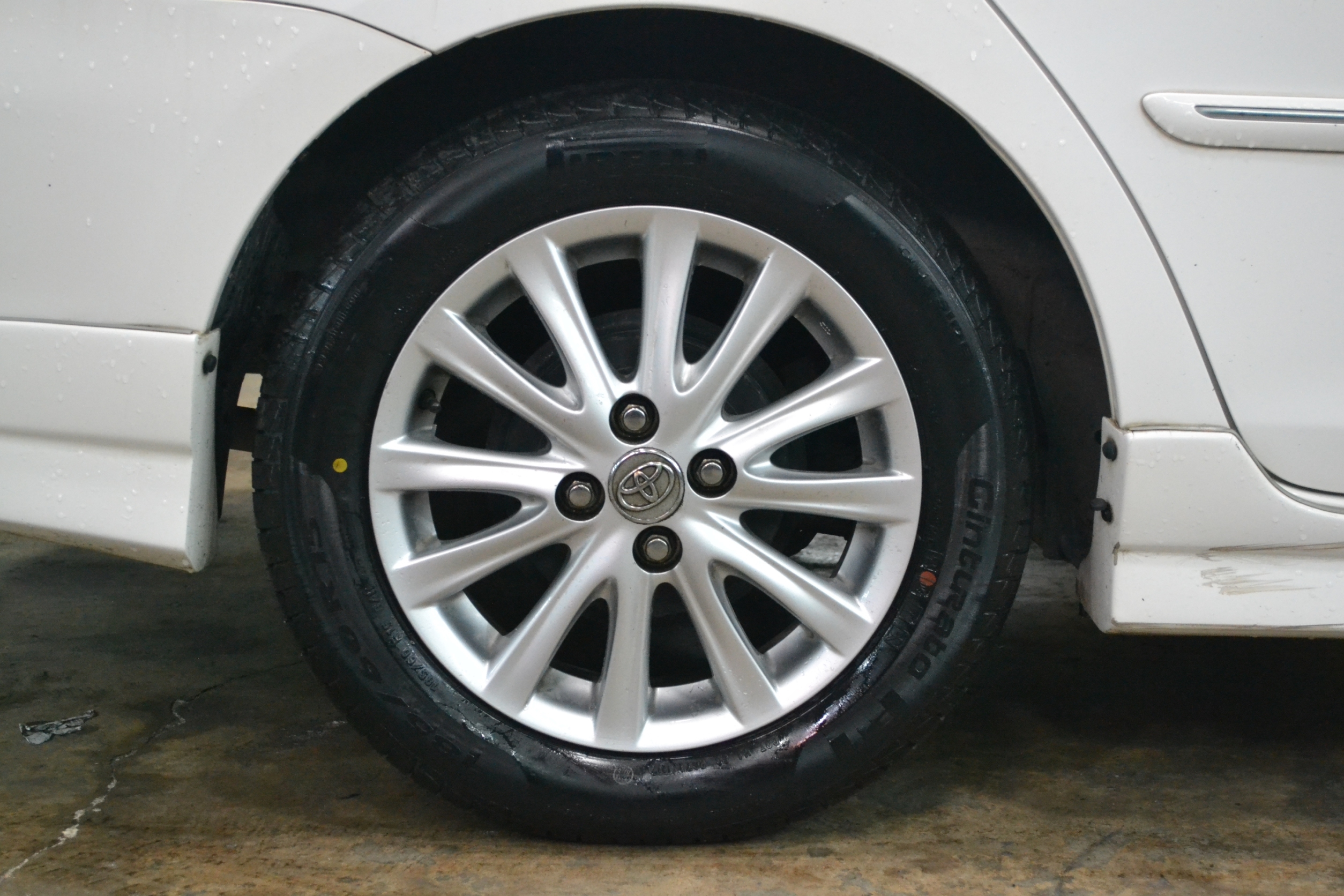 ยางใส่วีออส PIRELLI Cinturato P1 185/60R15ซื้อ2แถม2