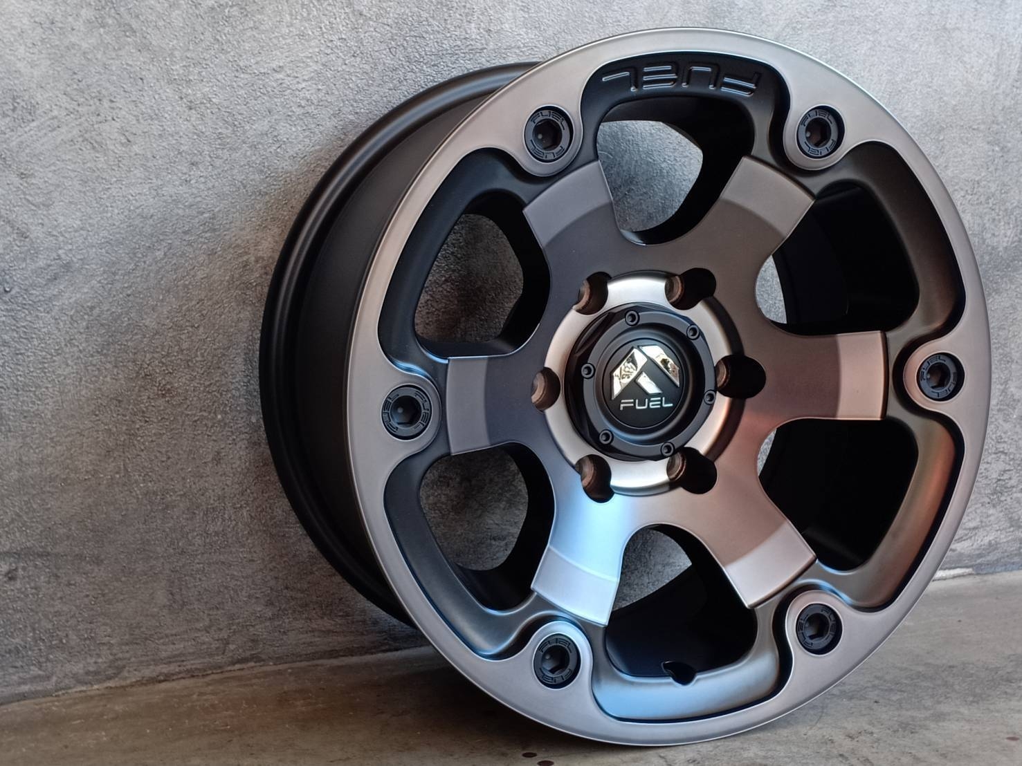 FUEL-BEAST 16X8 6X139.7 0 108 BLACK/MACHINED DDT