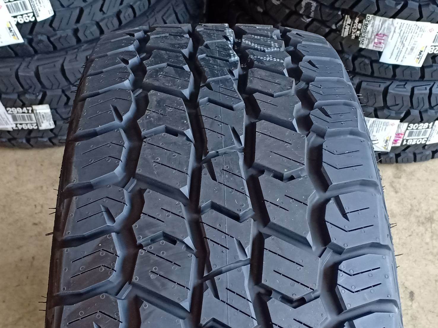 MICKEY THOMPSON DEEGAN38AT 275/55-20 ปี19 ซื้อครบ4เส้น รับส่วนลด 1000 บาท