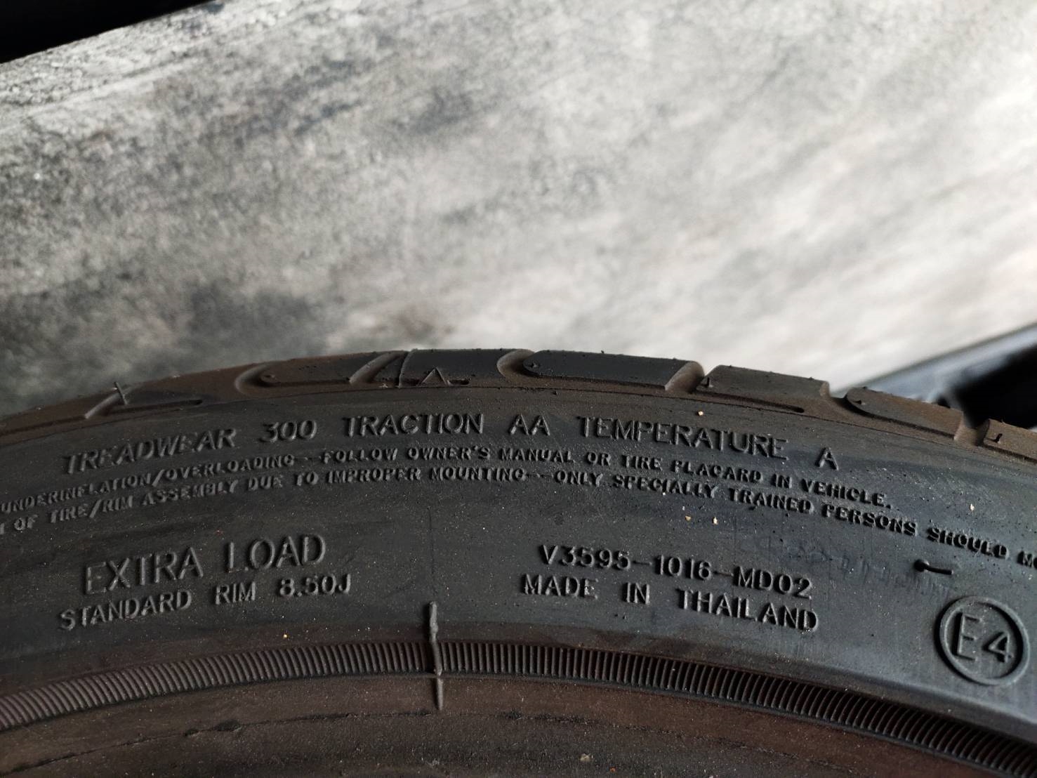 DEESTONE EXPEDITE RA 801E 245/40ZR20 99Y XL THAILAND