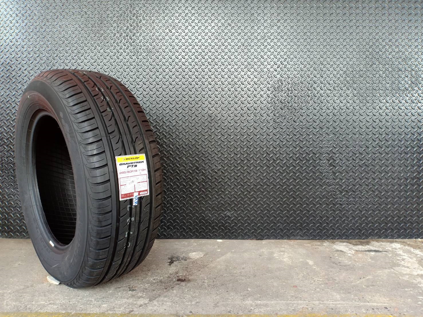 #แนะนำยางรถ #ขอบ18 #ราคาสุดคุ้ม #รถกระบะ DUNLOP GRANDTREK PT3 Size:265/60R18 ปี19 (MADE IN THAILAND)