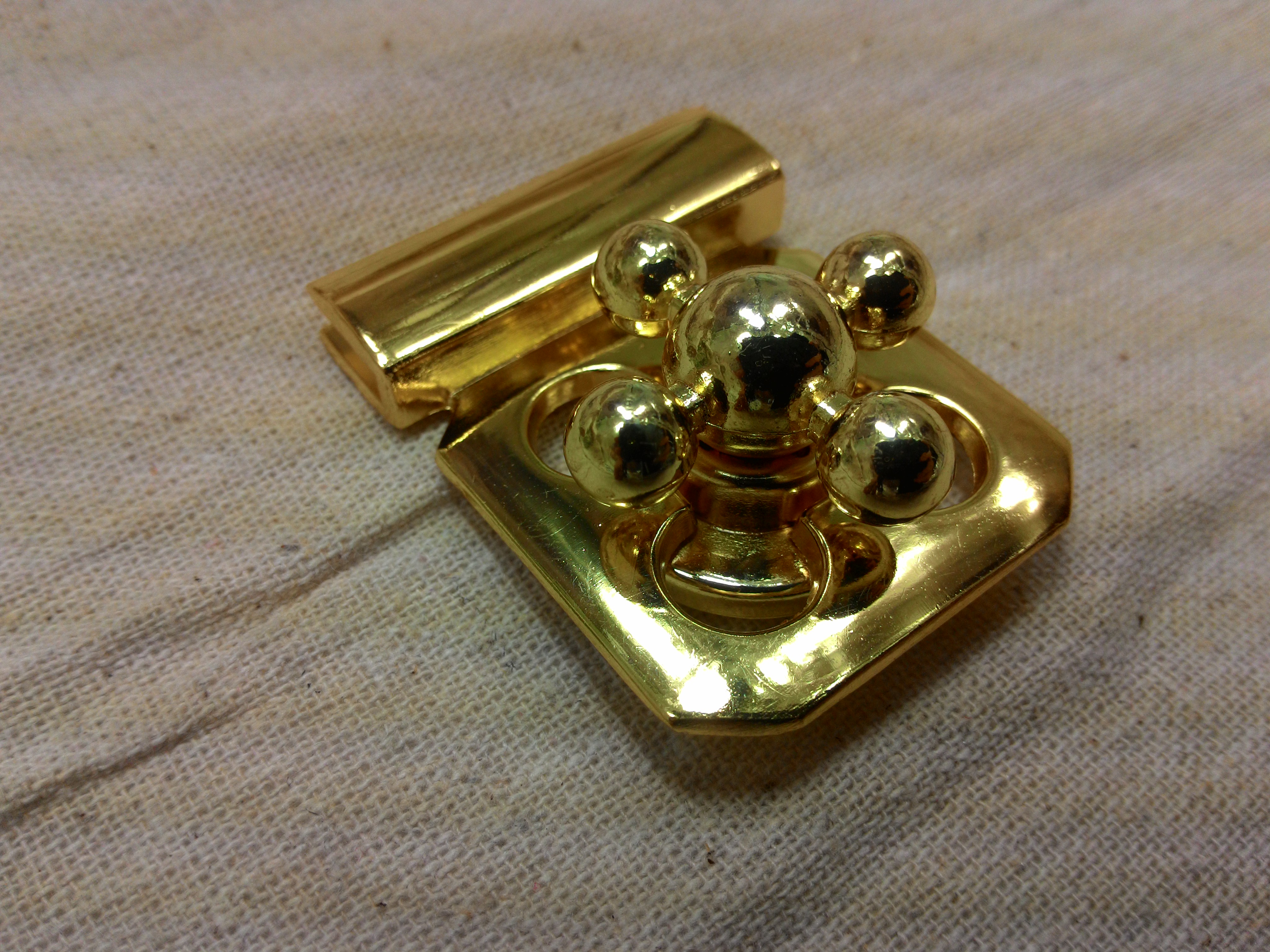 หน้ากระเป๋าลูกบิดใหญ่ ทอง