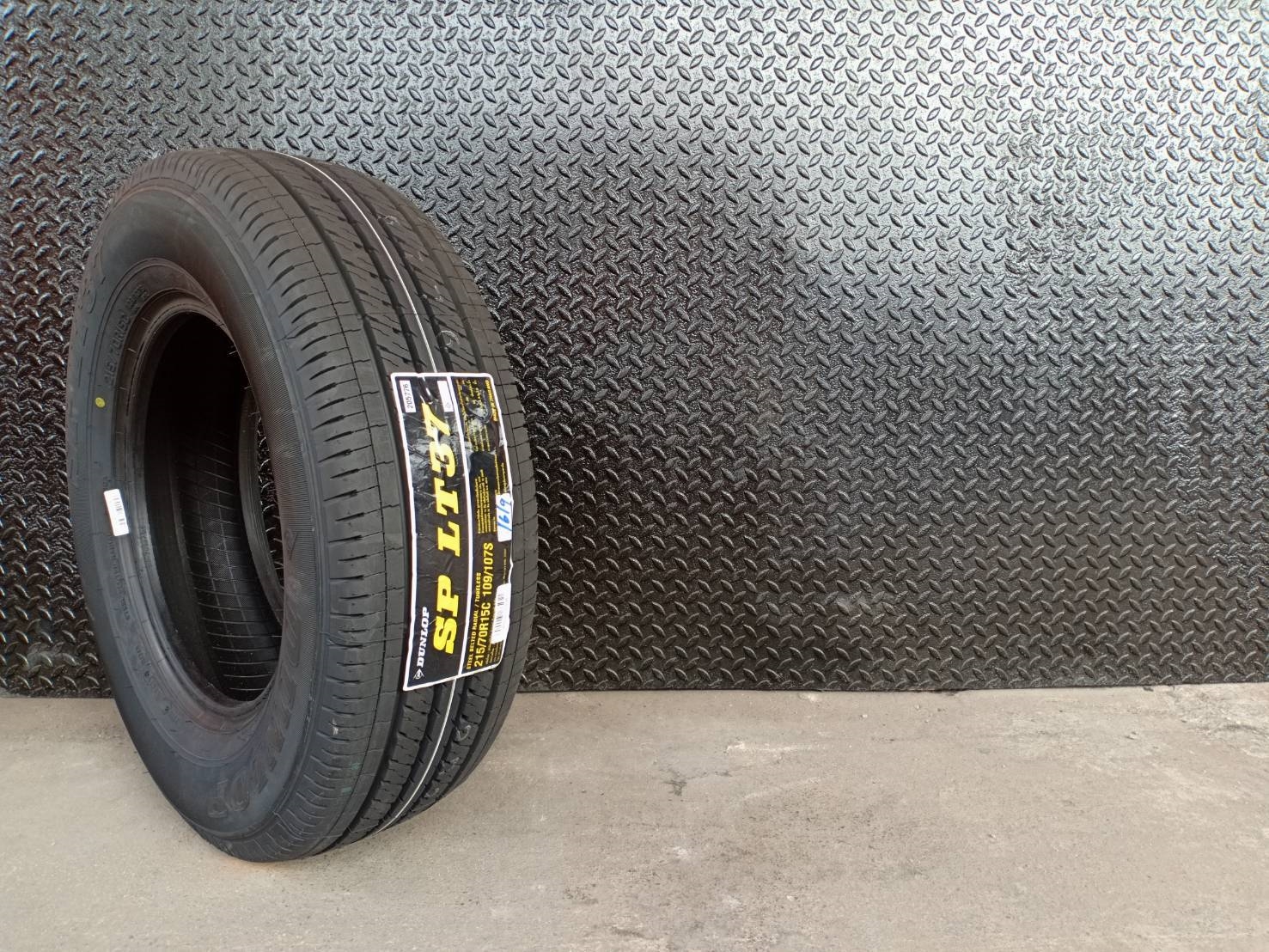 DUNLOP 215/70R15 SP LT37 ราคาส่ง