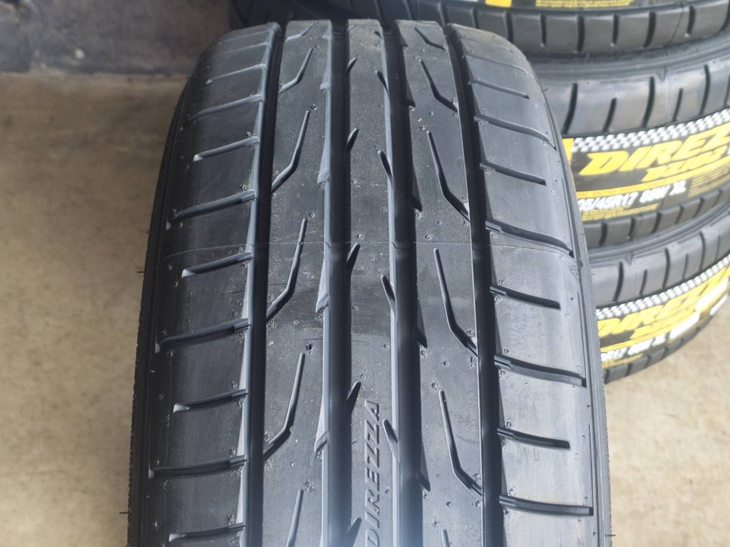 DUNLOP 205/45R17 DIREZZA DZ102 88W XL Y:1020 THAILAND