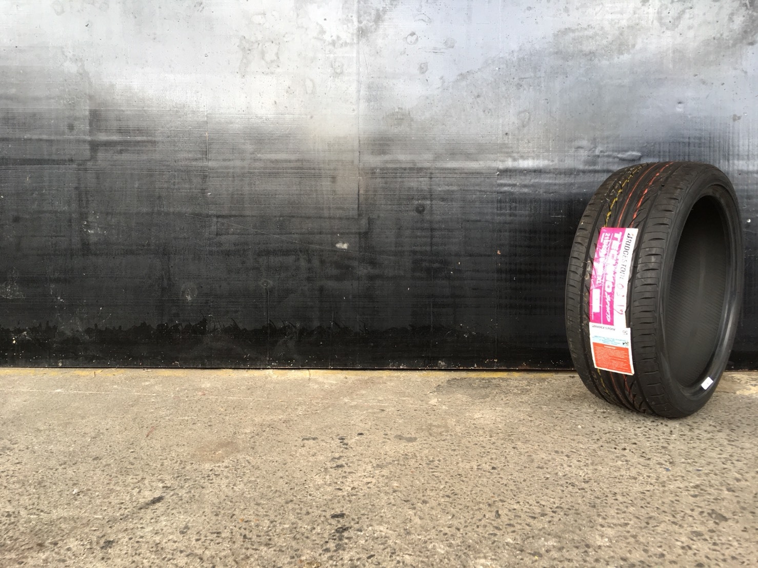 BRIDGESTONE TECHNO SPORTS 215-40-18 ลดราคา