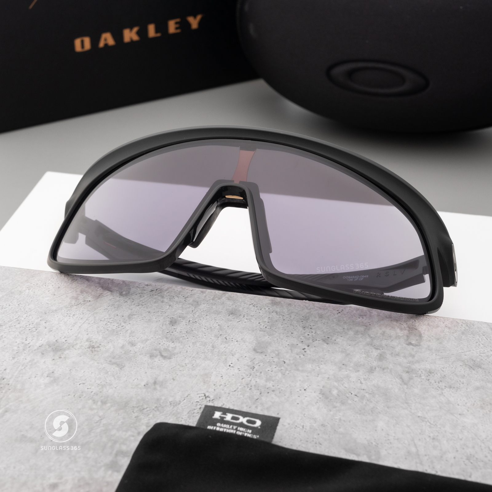 Oakley RSLV OO9484D-06 Matte Carbon Clear Iridium Photochromic