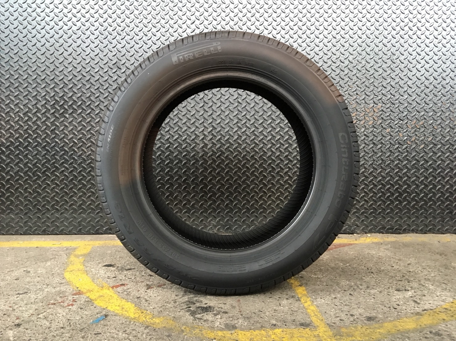 PIRELLI CINTURATO P7 205-55-16 เส้น 4900 บาท ปี17 ซื้อ2แถม2 จ่าย 9800 ได้ 4เส้น