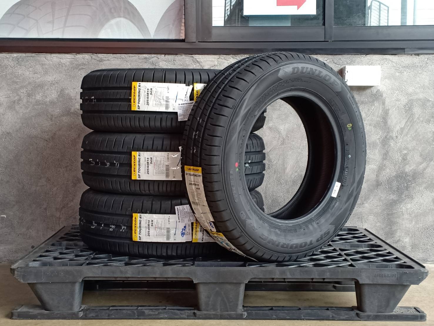 DUNLOP 205/65R15 SP TOURING R1 94H MADE IN INDONESIA