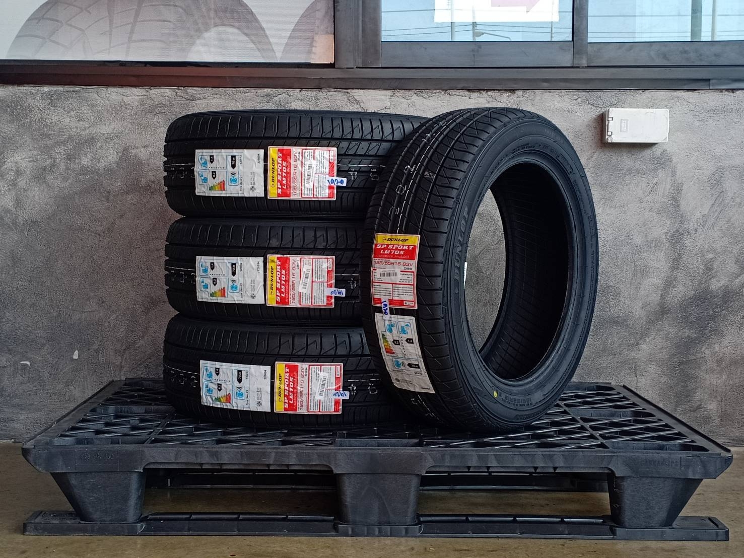 DUNLOP 185/55R16 SP SPORT LM705 83V MADE IN THAILAND