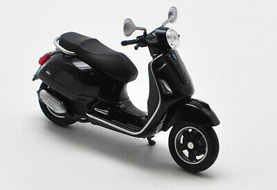 โมเดลรถ มอเตอร์ไซค์ vespa GTS 2017 1:18 ดำ 2