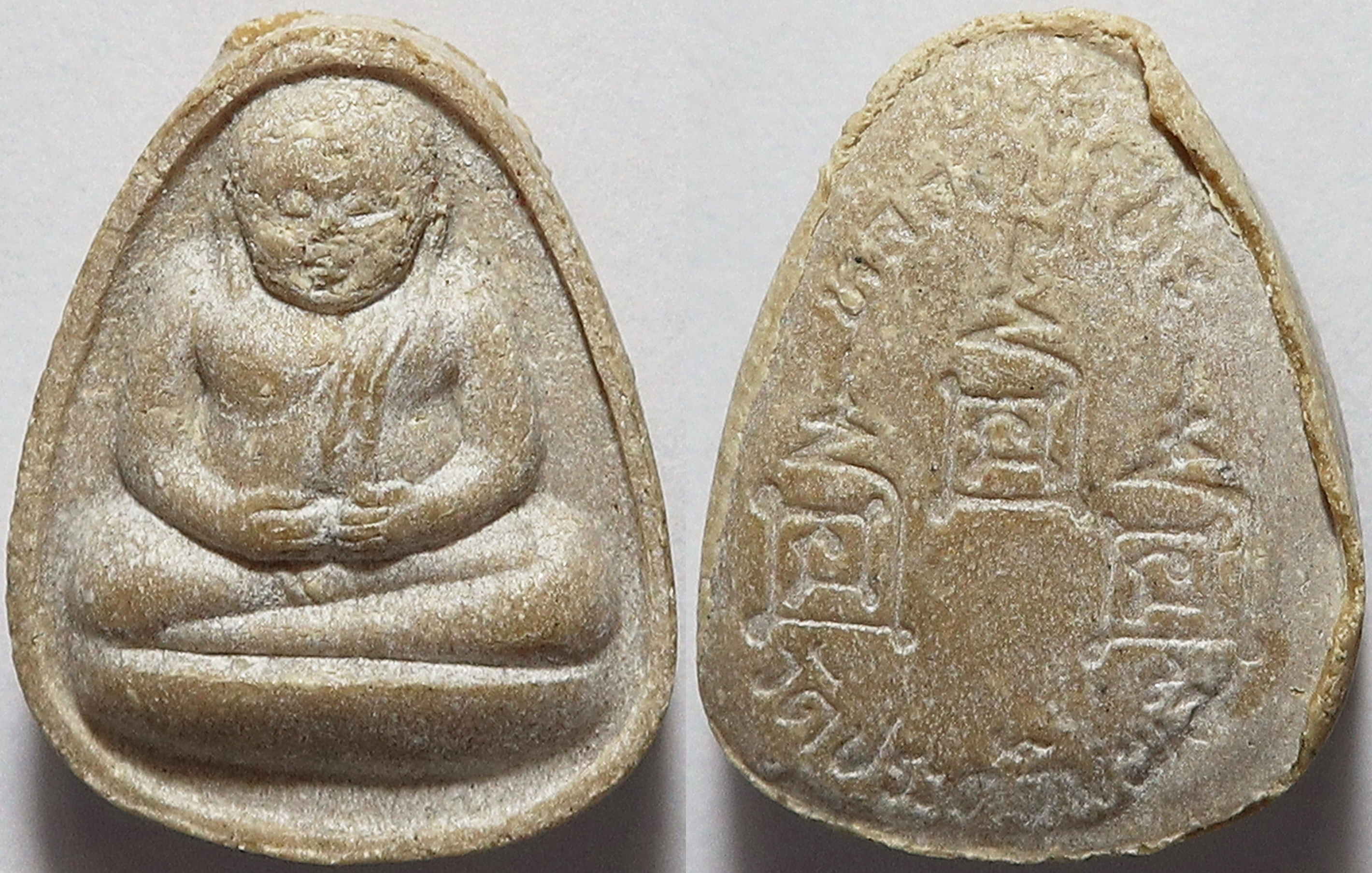 1441 พระสังกัจจายน์ หลวงปู่โต๊ะ วัดประดู่ฉิมพลี รุ่น 108 ปี พ.ศ.2538 เนื้อผงเกสรดอกไม้ บรรจุ อังคาร หลวงปู่โต๊ะ