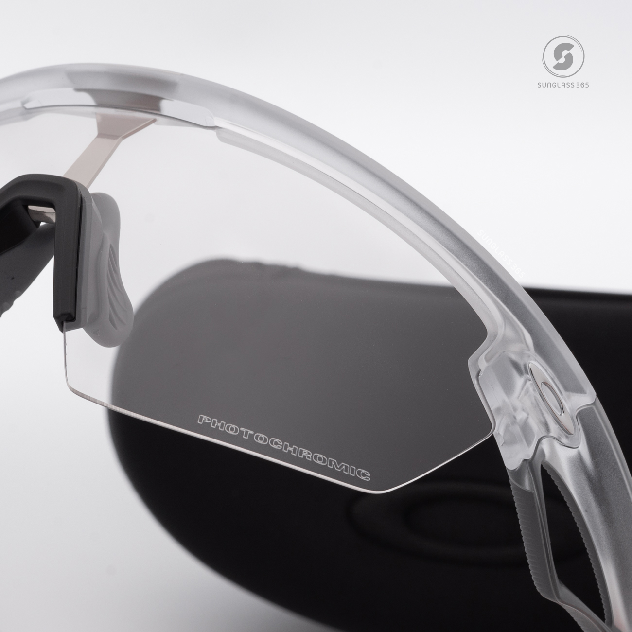 OAKLEY Sphaera OO9403-07 Matte Clear Iridium Photochromic
