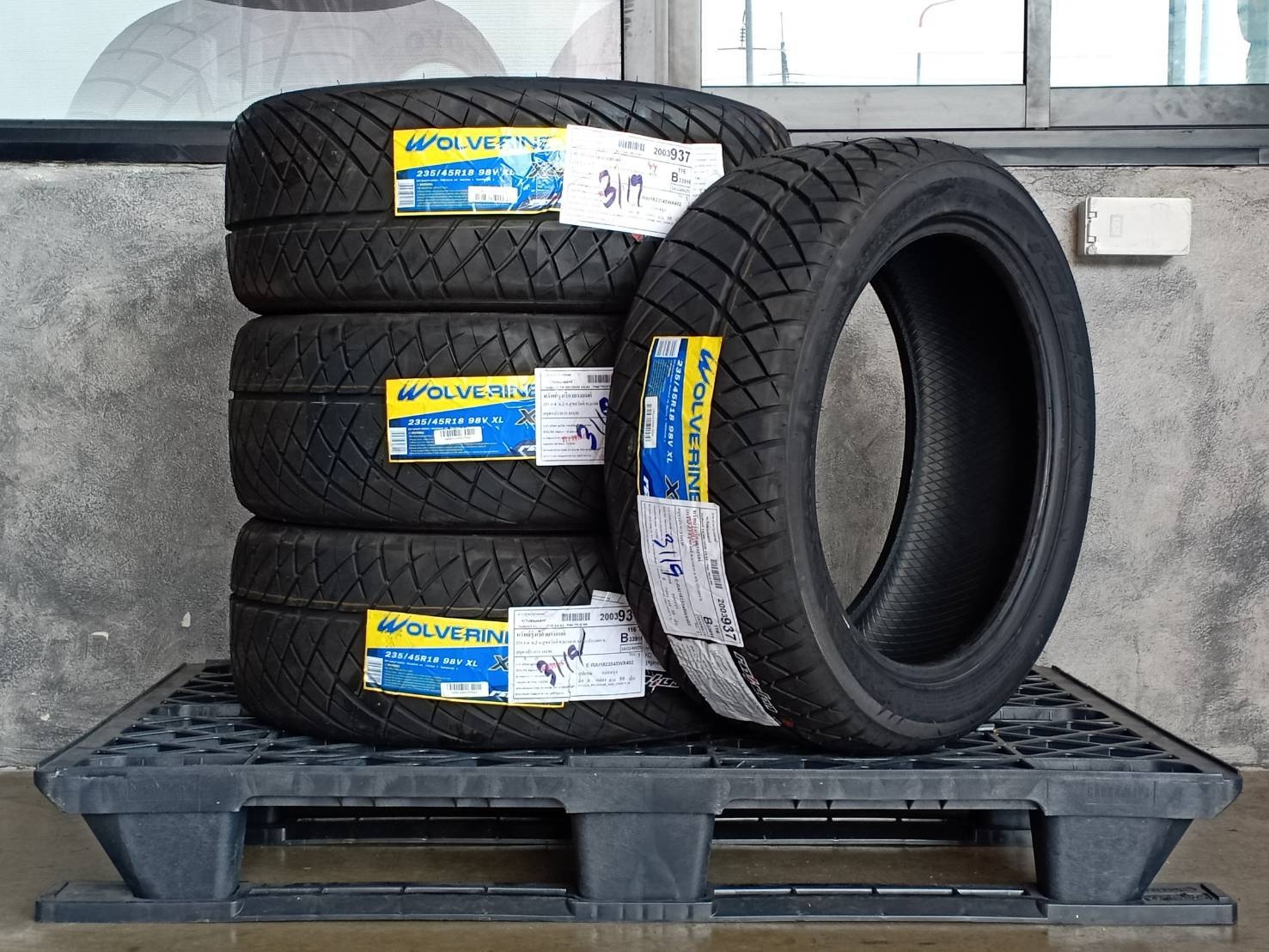RAIDEN WOLVERINE X402 235/45R18