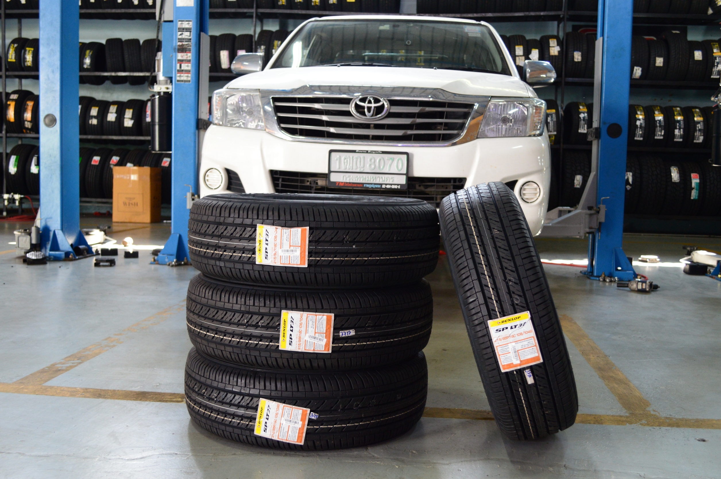 DUNLOP SP LT37 215W65S16 ซื้อ2แถม2