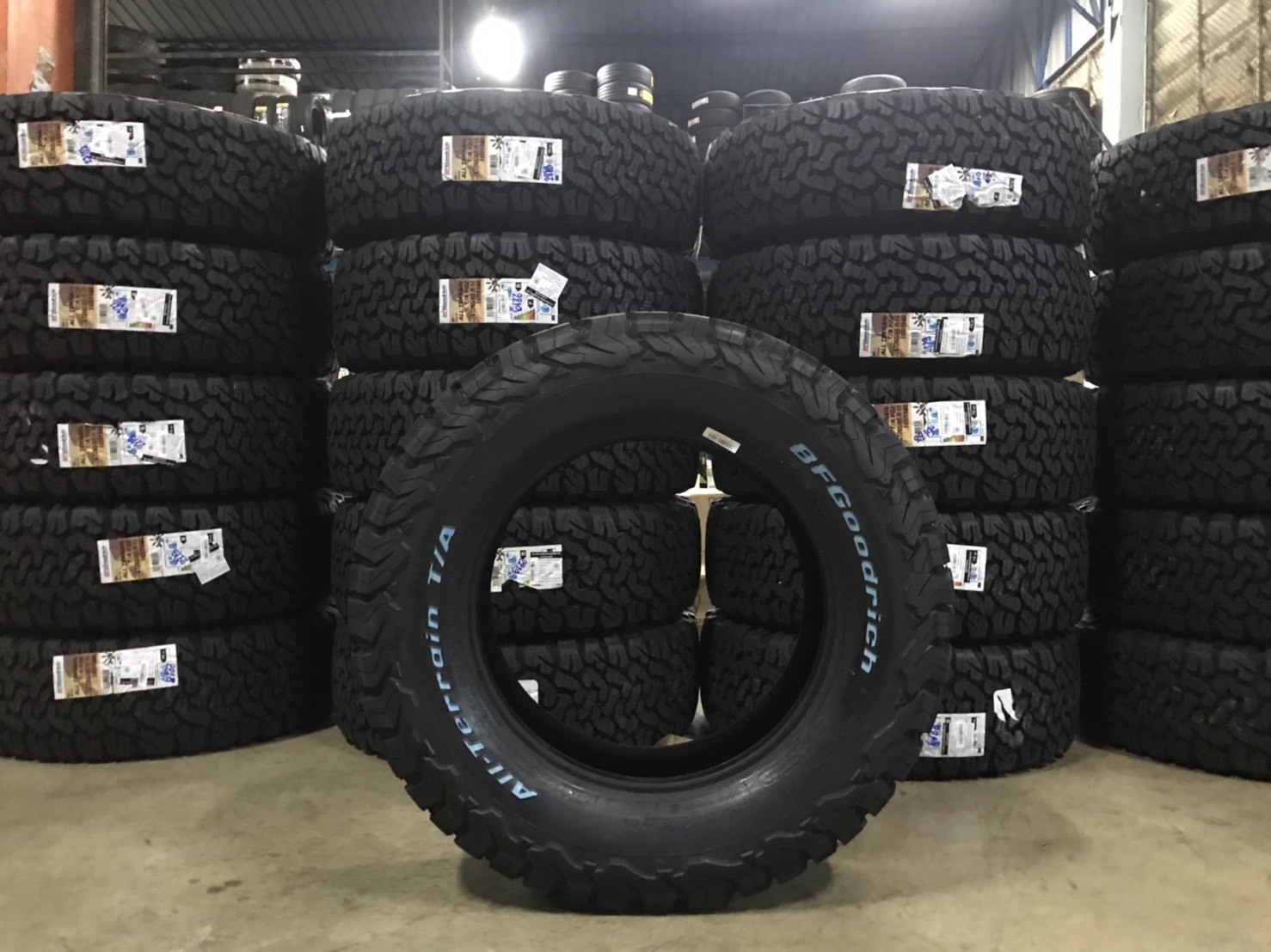 BF GOODRICH KO2 265/65-18 ปี19 ยางขอบขาว ราคาพิเศษ