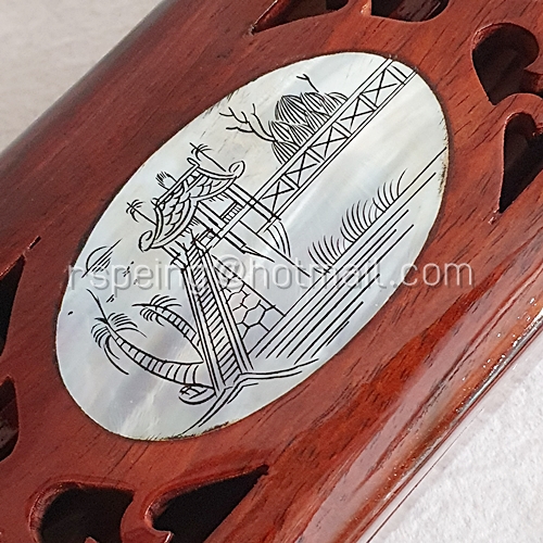 ตะเกียบและหมอนรองตะเกียบ ในกล่องไม้ชิงชันฝังเปลือกหอยมุก งานทำมือเวียดนาม แบบที่ 1