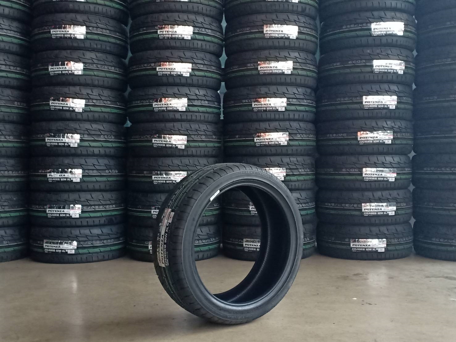 BRIDGESTONE RE003 225/40-18 เส้น 3950 ปกติ 6500 ปี18