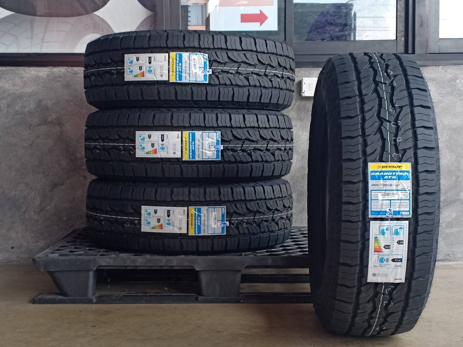 DUNLOP 265/70R16 GRANDTREK AT5 112T (ตัวหนังสือขาว) MADE IN THAILAND