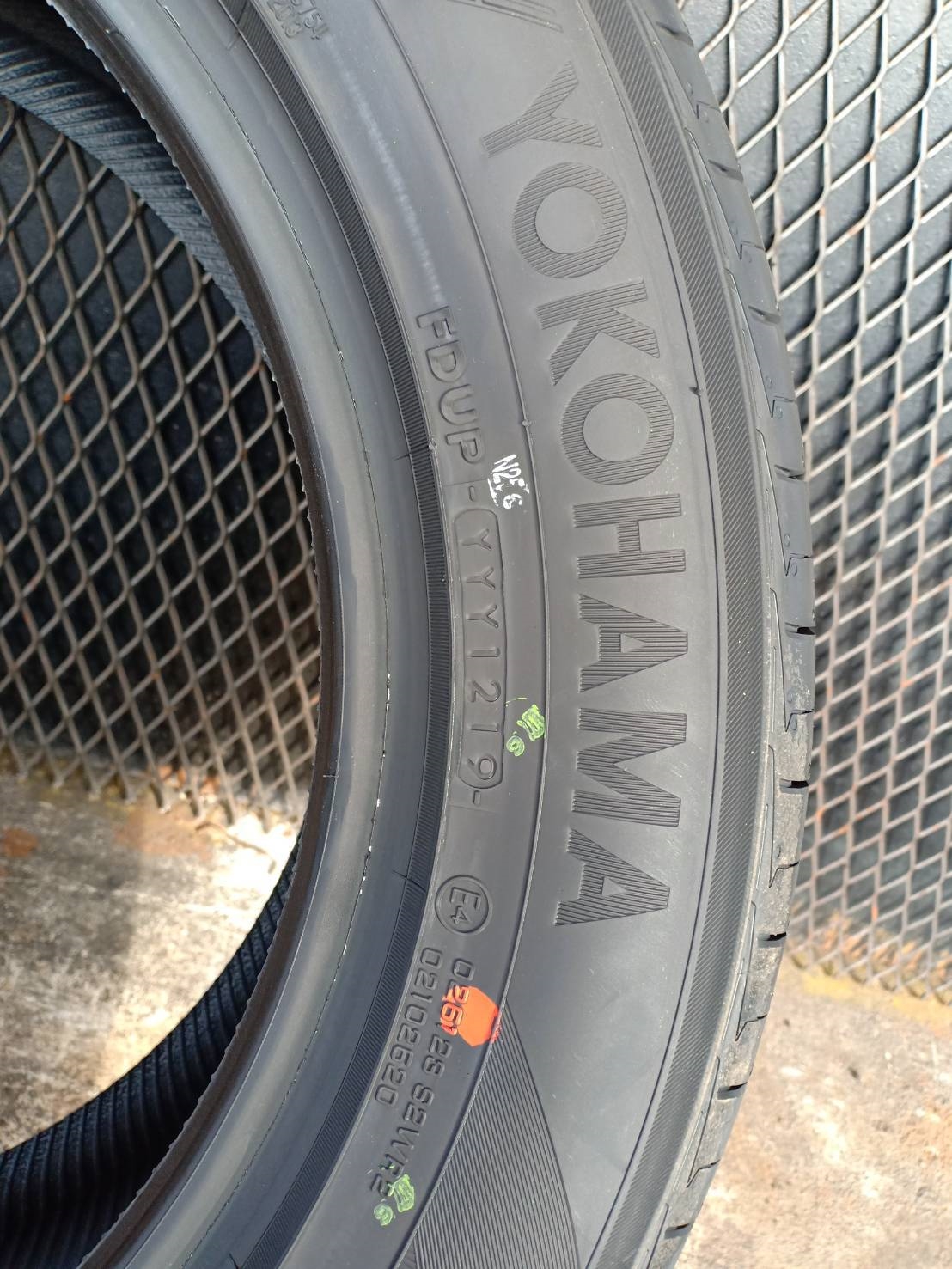 YOKOHAMA V552 225/55-17 ปี19 ราคาส่ง